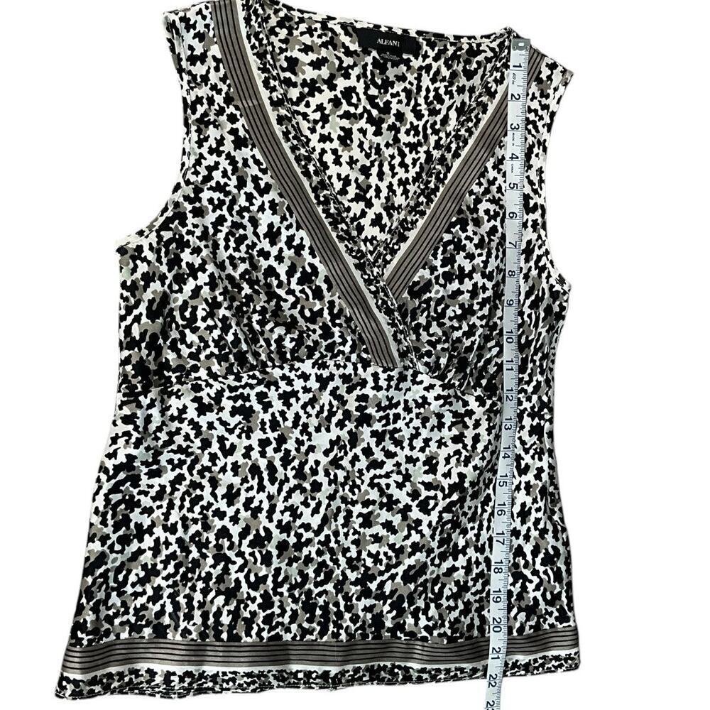 ALFANI Y2K Vintage Animal Print 100% Silk Blouse V-Neck Size 2 Tan/Back Retro - Picture 5 of 7